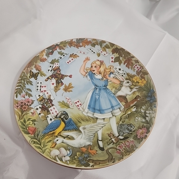 viletta Other - Decorative Plate with Alice in Wonderland Design